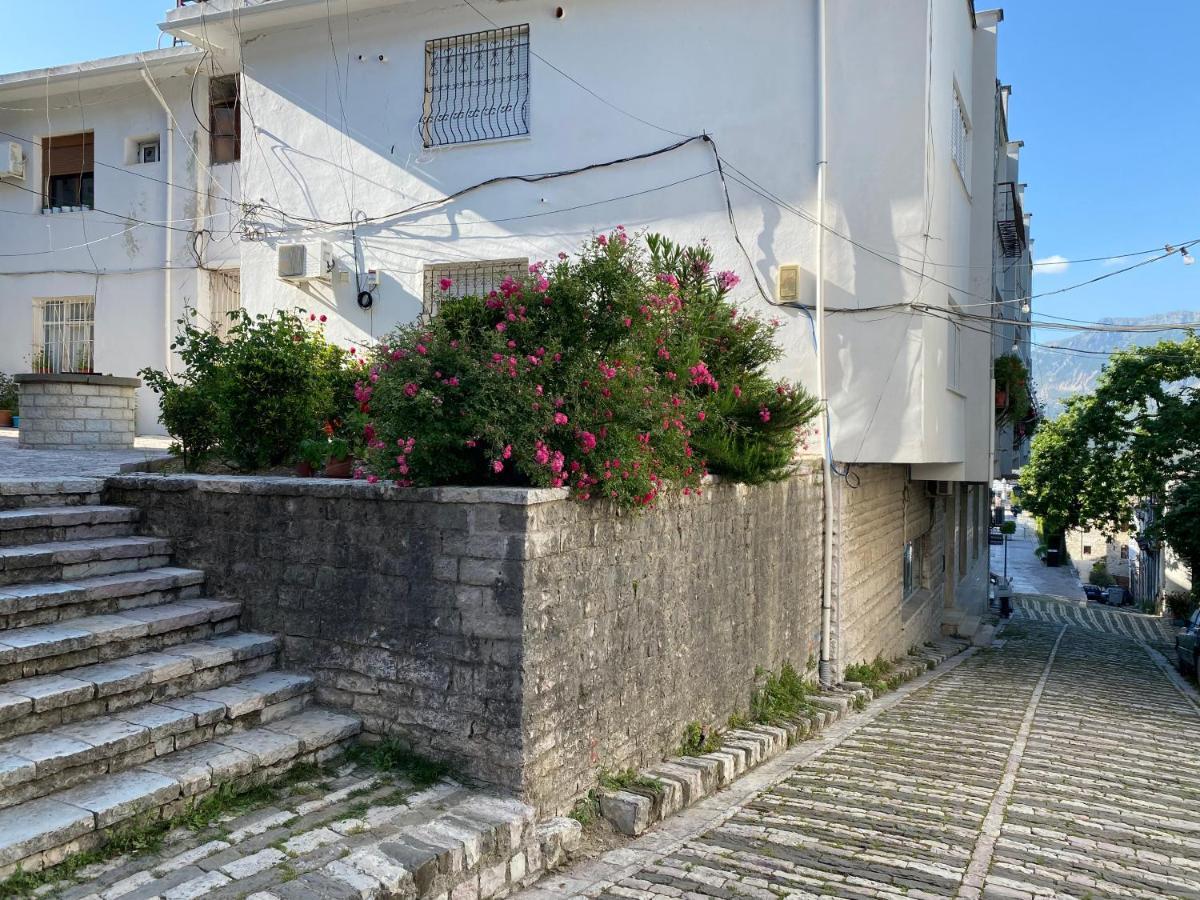 Ballo Apartments Gjirokaster Bagian luar foto