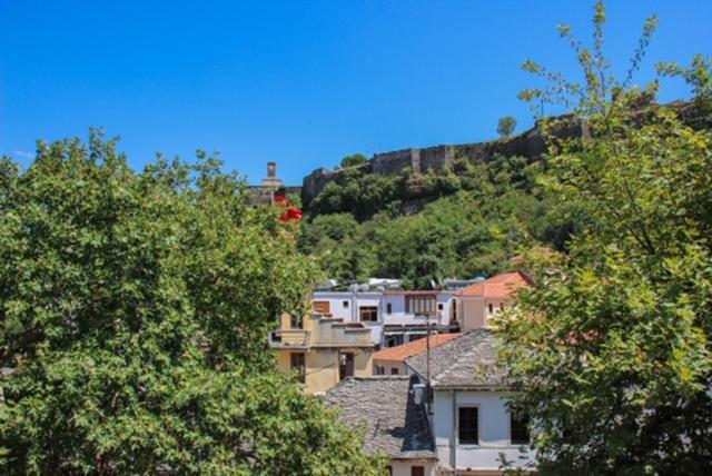 Ballo Apartments Gjirokaster Bagian luar foto