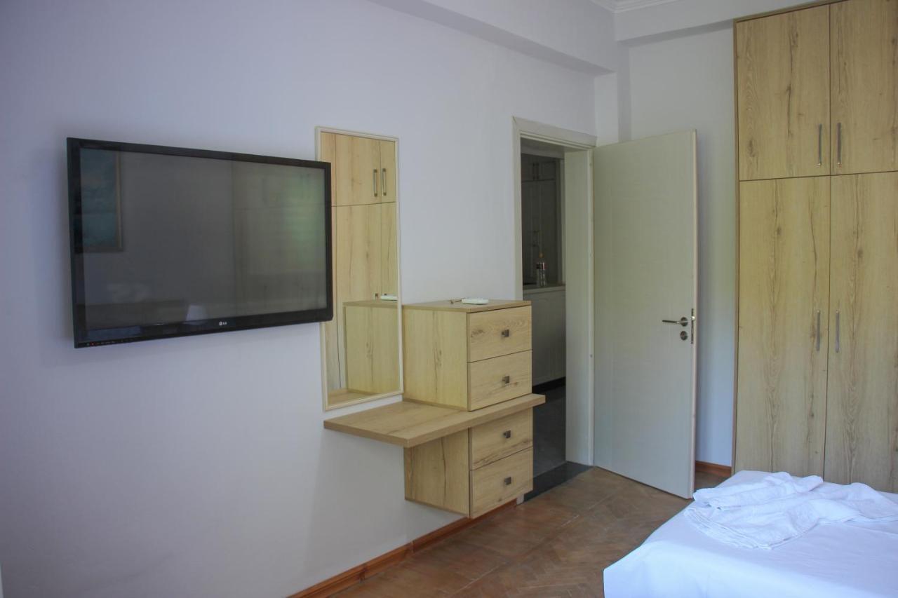 Ballo Apartments Gjirokaster Bagian luar foto