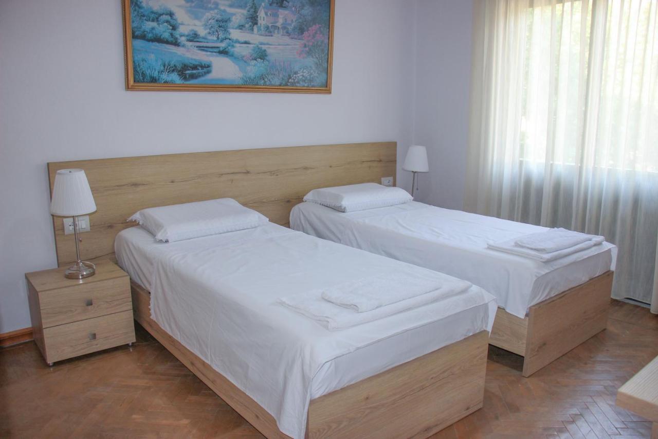 Ballo Apartments Gjirokaster Bagian luar foto
